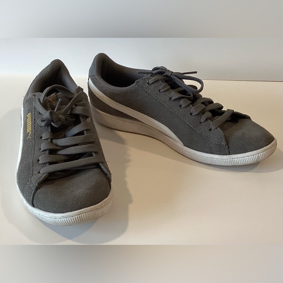 Puma Gray Suede Sneakers size 8 - Picture 2 of 6